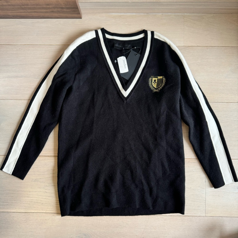 Kendall & Kylie V-Neck Sweater S NWT